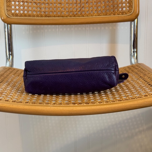 Vintage Roots Leather Pouch - Picture 6 of 7